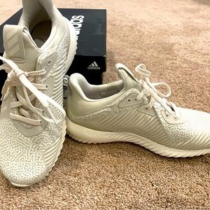 BNIB Adidas Ivory Alpha Bounce Sneakers Youth size 4.5 Ladies 6/6.5